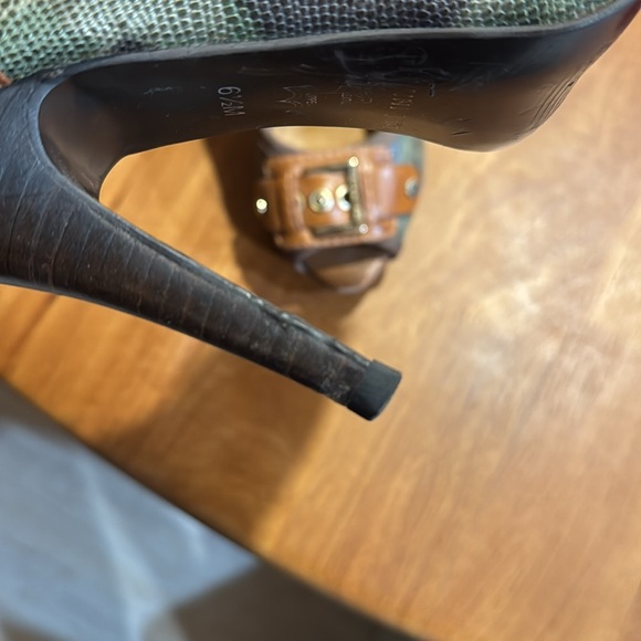 Gianni Bini Camo heels - Picture 5 of 7